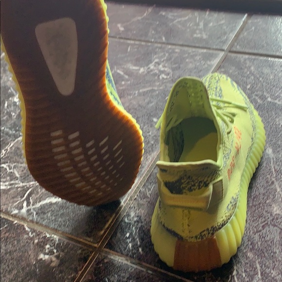 Yeezy 350 boost frozen yellow - Picture 2 of 3